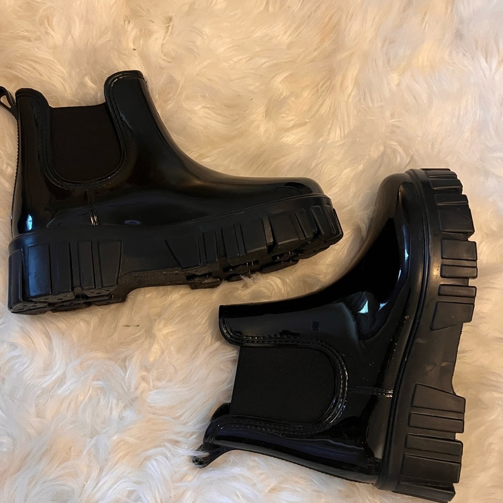 Patent rain boots